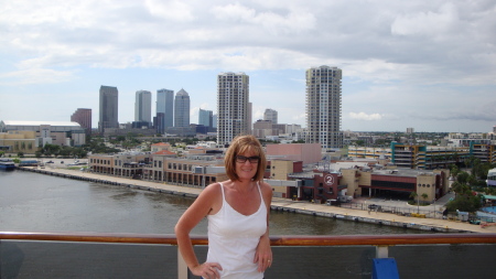 Lori Davis Photo 44