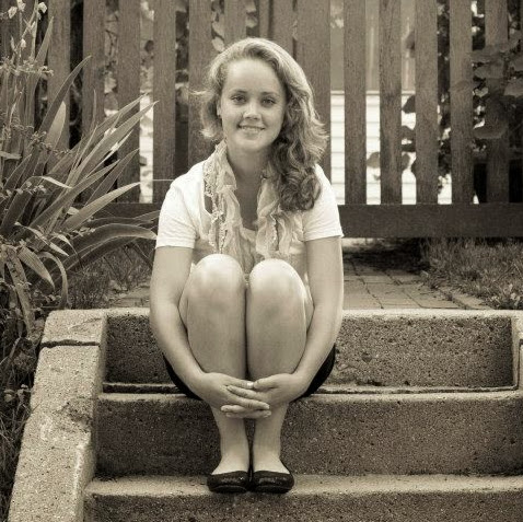 Robyn Riley Photo 30