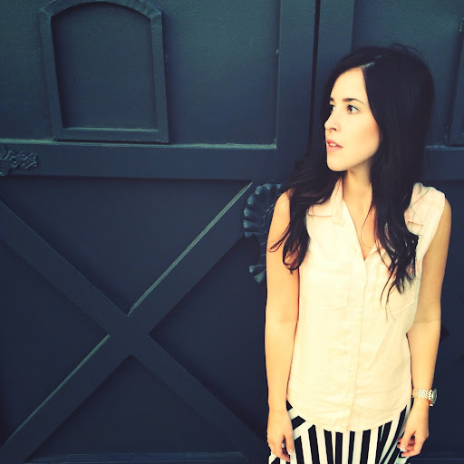Victoria Ellis Photo 14