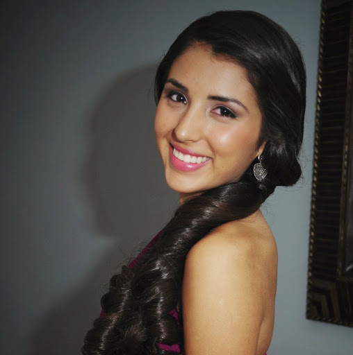 Veronica Velasco Photo 22