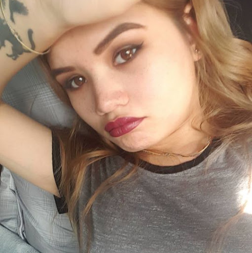 Julie Harrington Photo 35