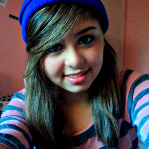Hannah Kendrick Photo 4