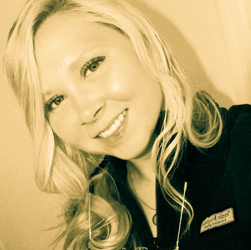 Anna Armstrong Photo 18