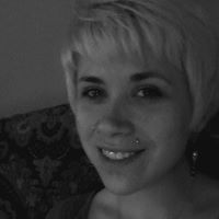 Anna Larson Photo 33