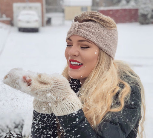 Olivia Young Photo 20