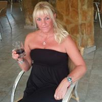 Lorraine Hughes Photo 28