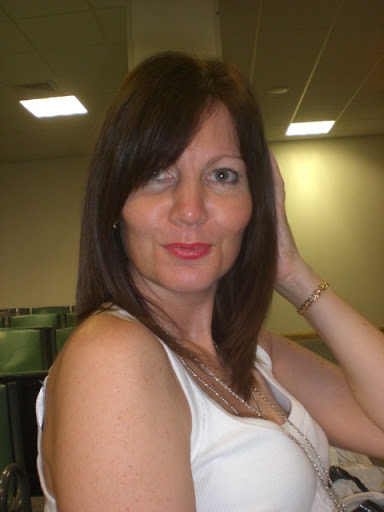 Julie Winter Photo 36