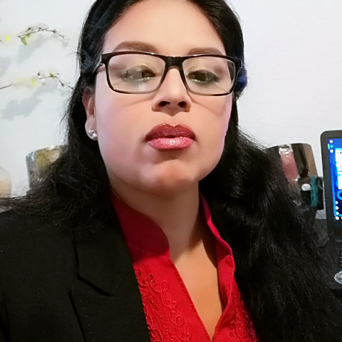 Elizabeth Salinas Photo 19