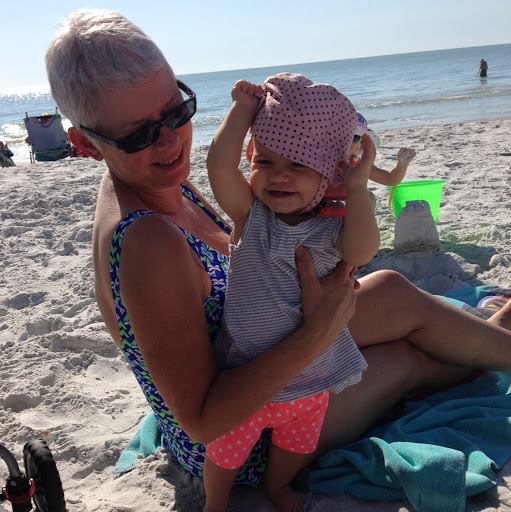 Marilyn Hunter Photo 6