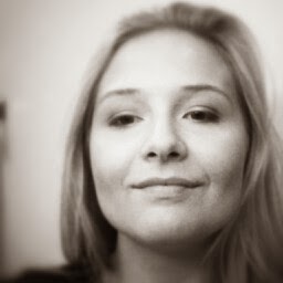 Emily Drake Photo 31