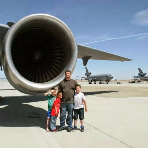 Derrick Shaffer Photo 4