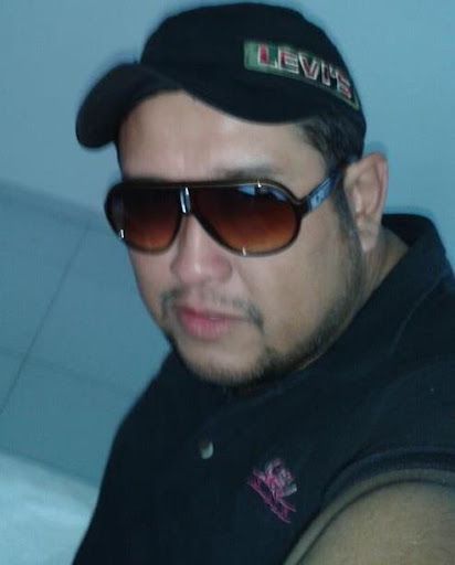 Charlie Gonzalez Photo 41