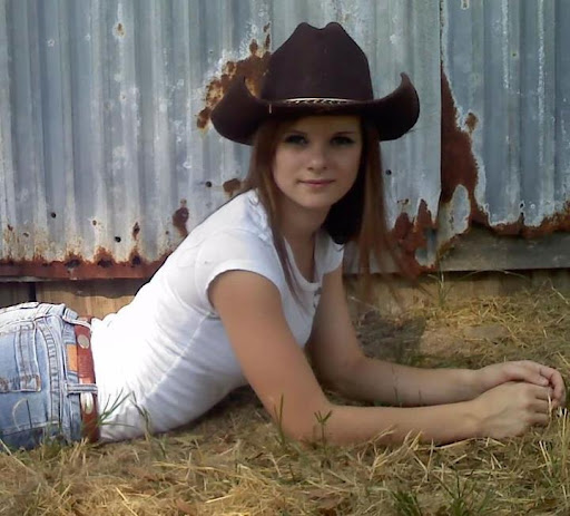Laurie Sanders Photo 22