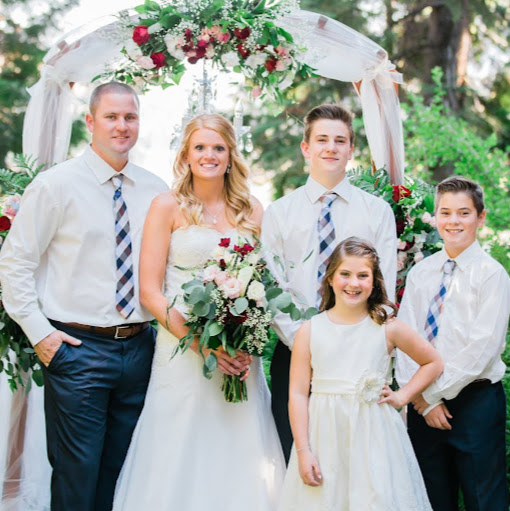 Chelsea Moore Photo 31