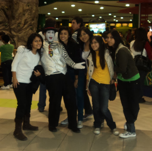 Janet Sarmiento Photo 4