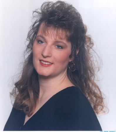Victoria Hutchison Photo 3
