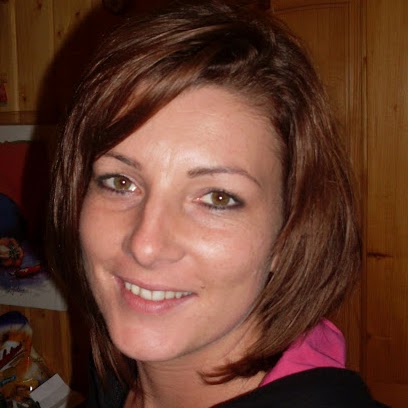 Laura Abraham Photo 7
