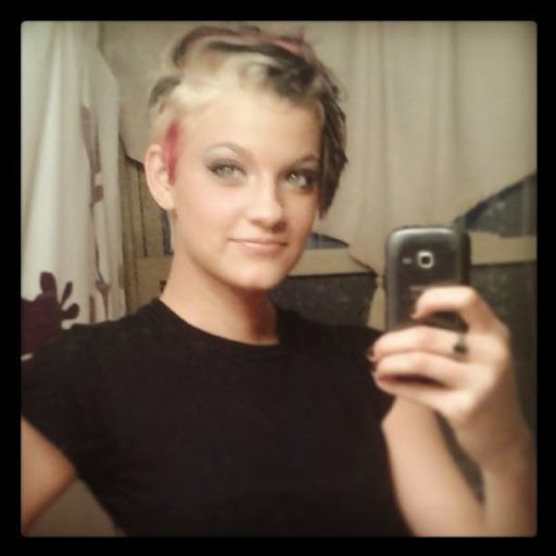 Emily Brooks Photo 33