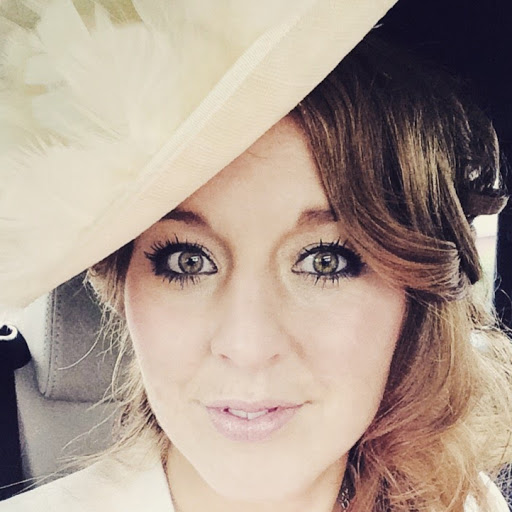 Julia Hardy Photo 23