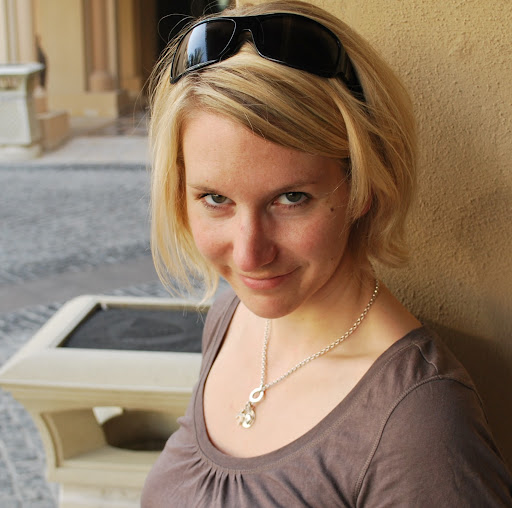 Victoria Peters Photo 30