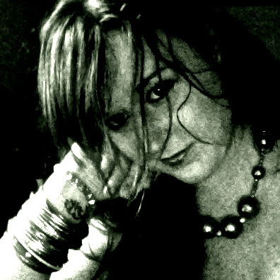 Julia Bingham Photo 22