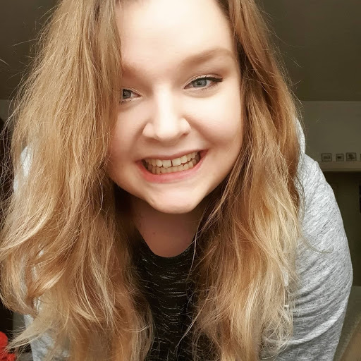 Lucy Carpenter Photo 39