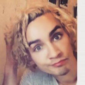 Robert Sheehan Photo 33