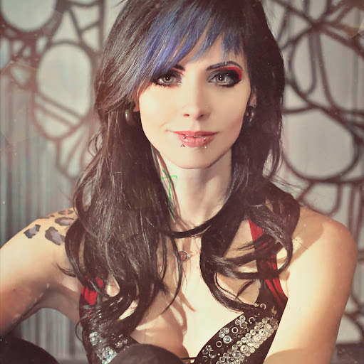 Sarah Cameron Photo 32
