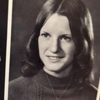 Laurie Meyers Photo 24