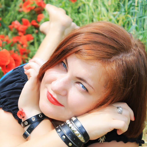 Julia Bourne Photo 5