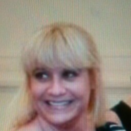 Lisa Reeves Photo 37