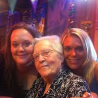 Sarah Downs Photo 17