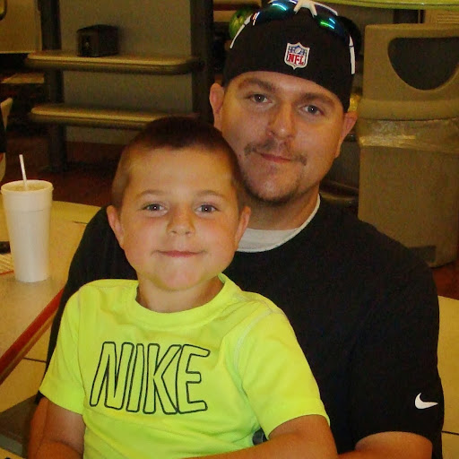 Derek Lindsey Photo 31