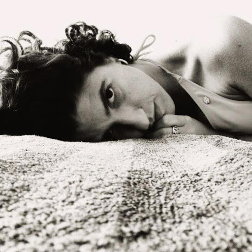Julie Alvarez Photo 36