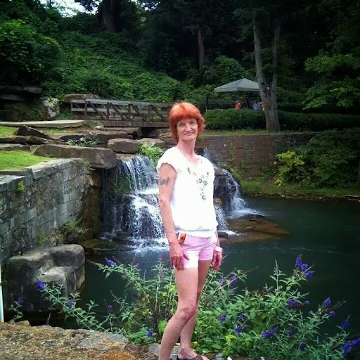 Barbara Howard Photo 29