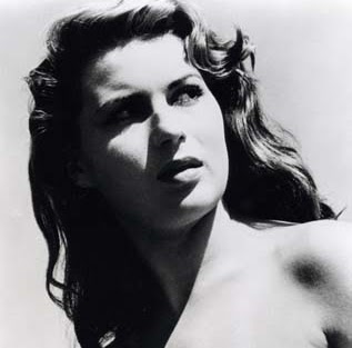 Anna Kowalski Photo 9