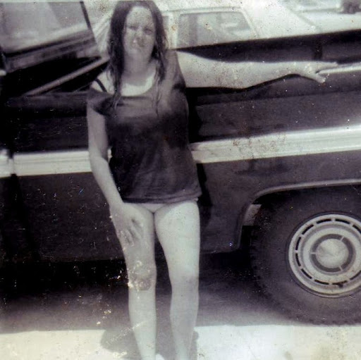 Julie Buckner Photo 37