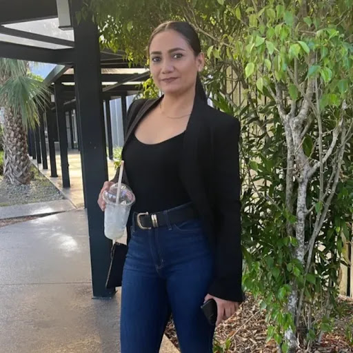 Claudia Juarez Photo 15