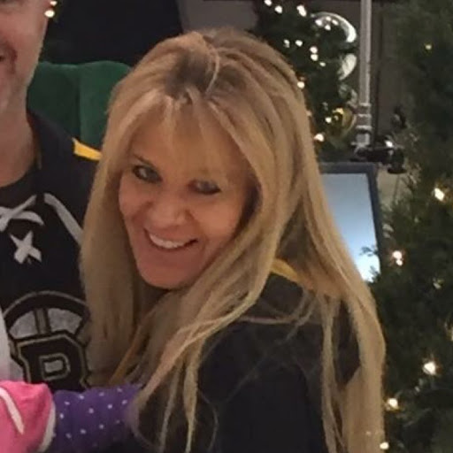 Julie Delaney Photo 27