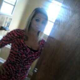 Laura Forbes Photo 23