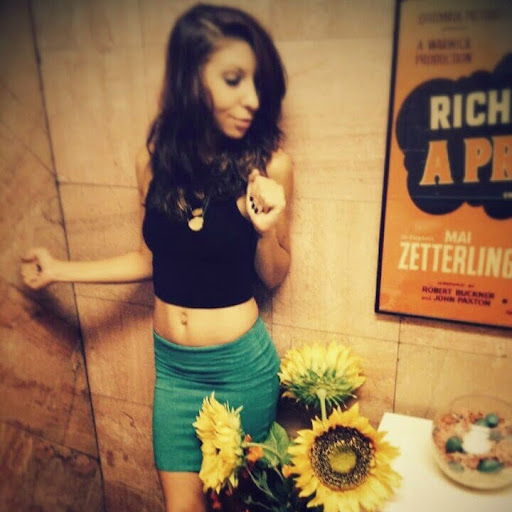 Sarah Boston Photo 4