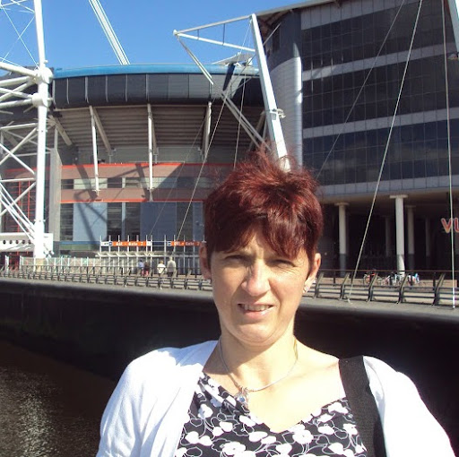 Julie Browne Photo 30