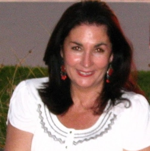 Julie Connelly Photo 4