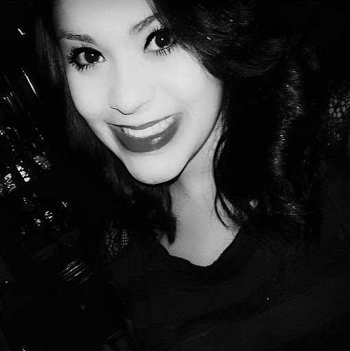 Lydia Gonzalez Photo 16