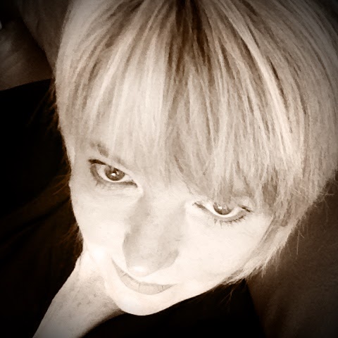 Michelle Dickens Photo 42