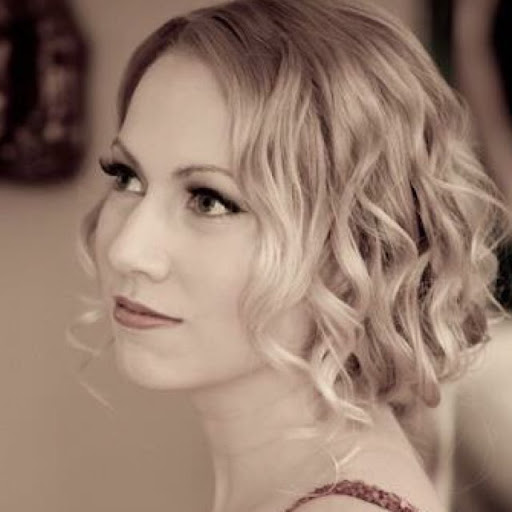 Stephanie Loving Photo 11