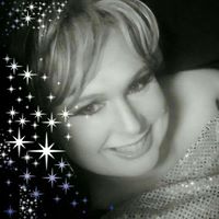 Angela Skidmore Photo 43