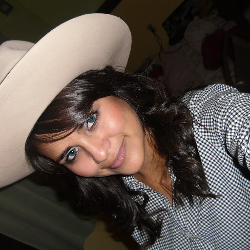 Elizabeth Quezada Photo 7