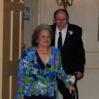 Laurie Hogan Photo 26