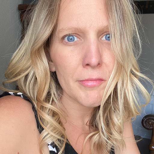 Megan Robbins Photo 17